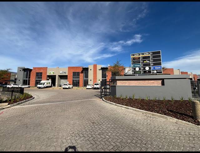 519M² WAREHOUSE TO LET IN STIKLAND INDUSTRIAL